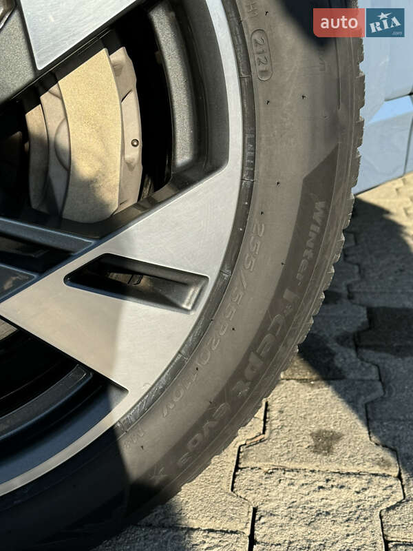 Позашляховик / Кросовер Audi e-tron 2021 в Чернівцях