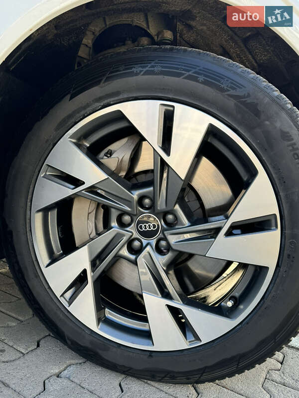 Позашляховик / Кросовер Audi e-tron 2021 в Чернівцях