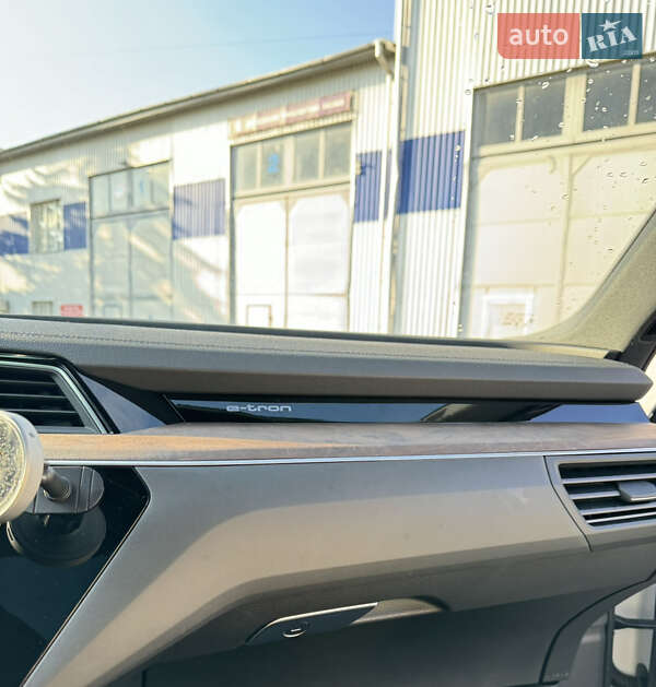 Позашляховик / Кросовер Audi e-tron 2021 в Чернівцях