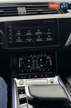Внедорожник / Кроссовер Audi e-tron 2022 в 