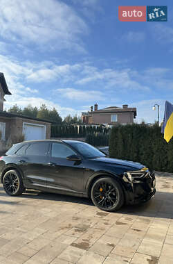 Внедорожник / Кроссовер Audi e-tron 2022 в 