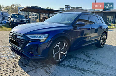 Внедорожник / Кроссовер Audi e-tron 2022 в 