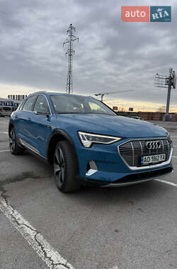 Позашляховик / Кросовер Audi e-tron 2019 в 