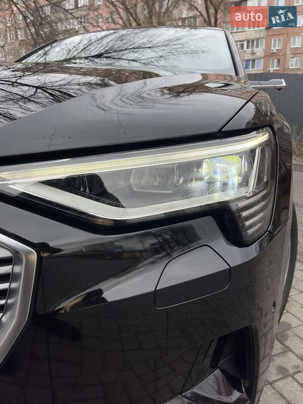 Позашляховик / Кросовер Audi e-tron 2019 в Дніпрі