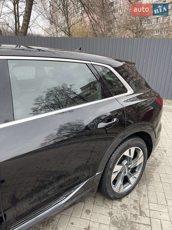 Позашляховик / Кросовер Audi e-tron 2019 в Дніпрі
