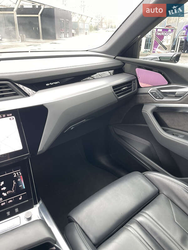 Позашляховик / Кросовер Audi e-tron 2019 в Дніпрі фото 22 Позашляховик / Кросовер Audi e-tron 2019 в Дніпрі