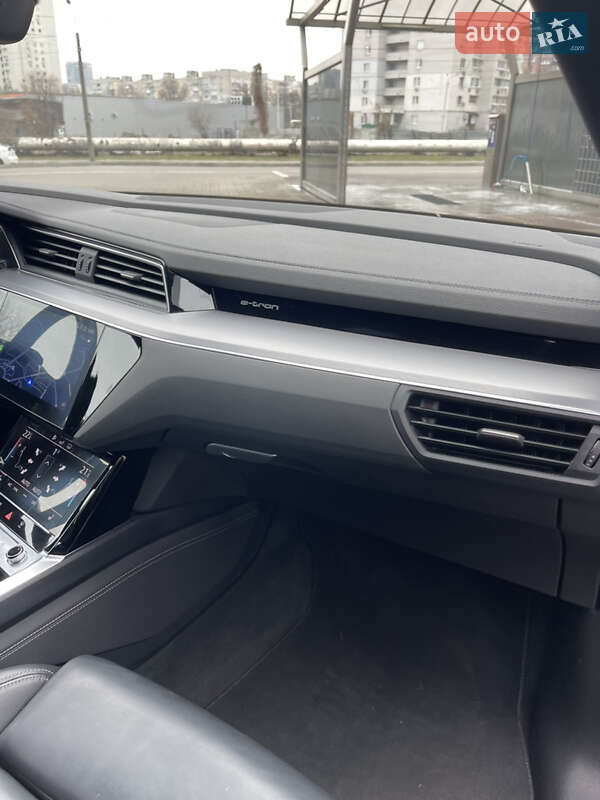 Позашляховик / Кросовер Audi e-tron 2019 в Дніпрі