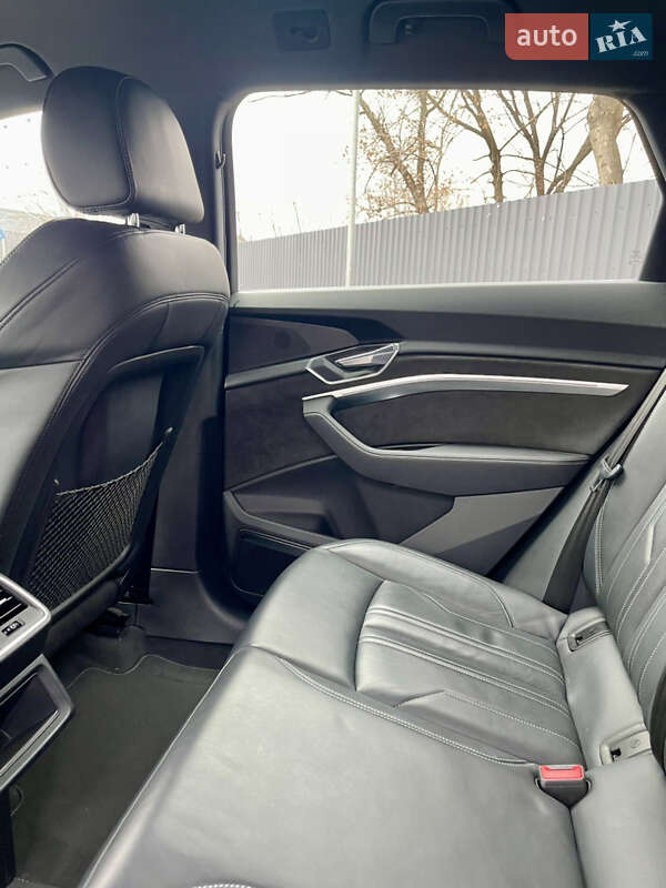 Позашляховик / Кросовер Audi e-tron 2019 в Дніпрі