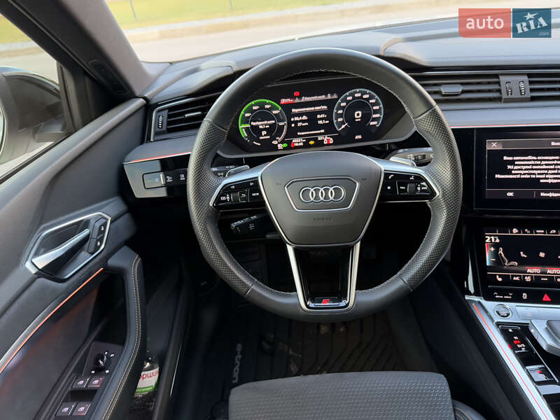 Позашляховик / Кросовер Audi e-tron 2022 в Рівному