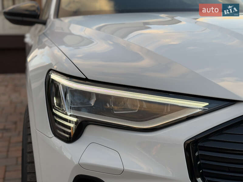 Внедорожник / Кроссовер Audi e-tron 2022 в Ровно