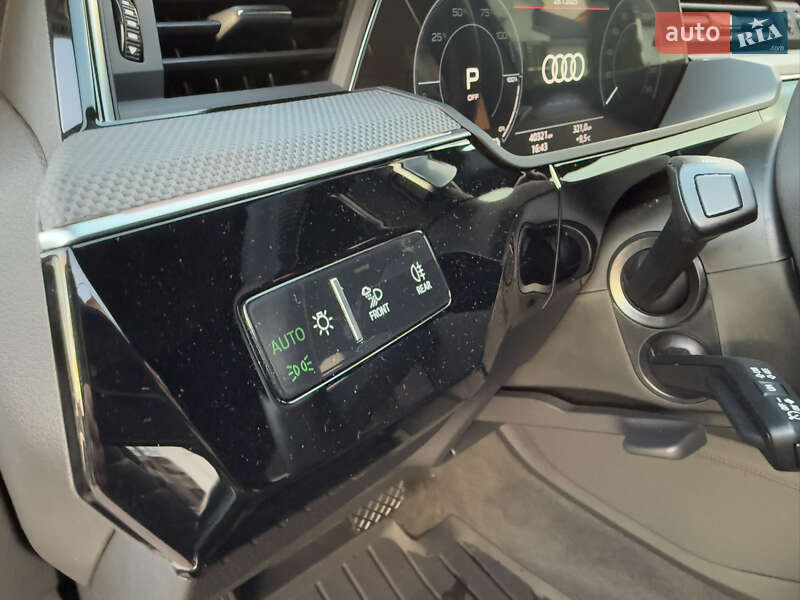 Позашляховик / Кросовер Audi e-tron 2022 в Рівному