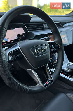 Внедорожник / Кроссовер Audi e-tron 2020 в 