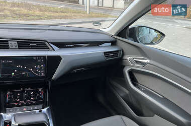 Внедорожник / Кроссовер Audi e-tron 2019 в 