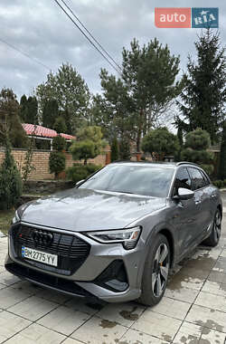Внедорожник / Кроссовер Audi e-tron 2021 в 