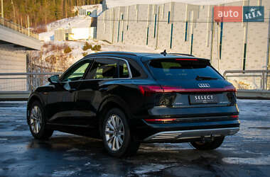 Внедорожник / Кроссовер Audi e-tron 2019 в 