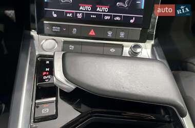 Внедорожник / Кроссовер Audi e-tron 2020 в 