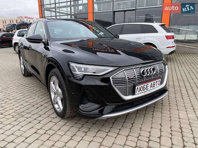 Позашляховик / Кросовер Audi e-tron 2021 в 