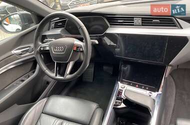 Позашляховик / Кросовер Audi e-tron 2021 в 