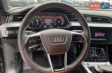 Позашляховик / Кросовер Audi e-tron 2021 в 