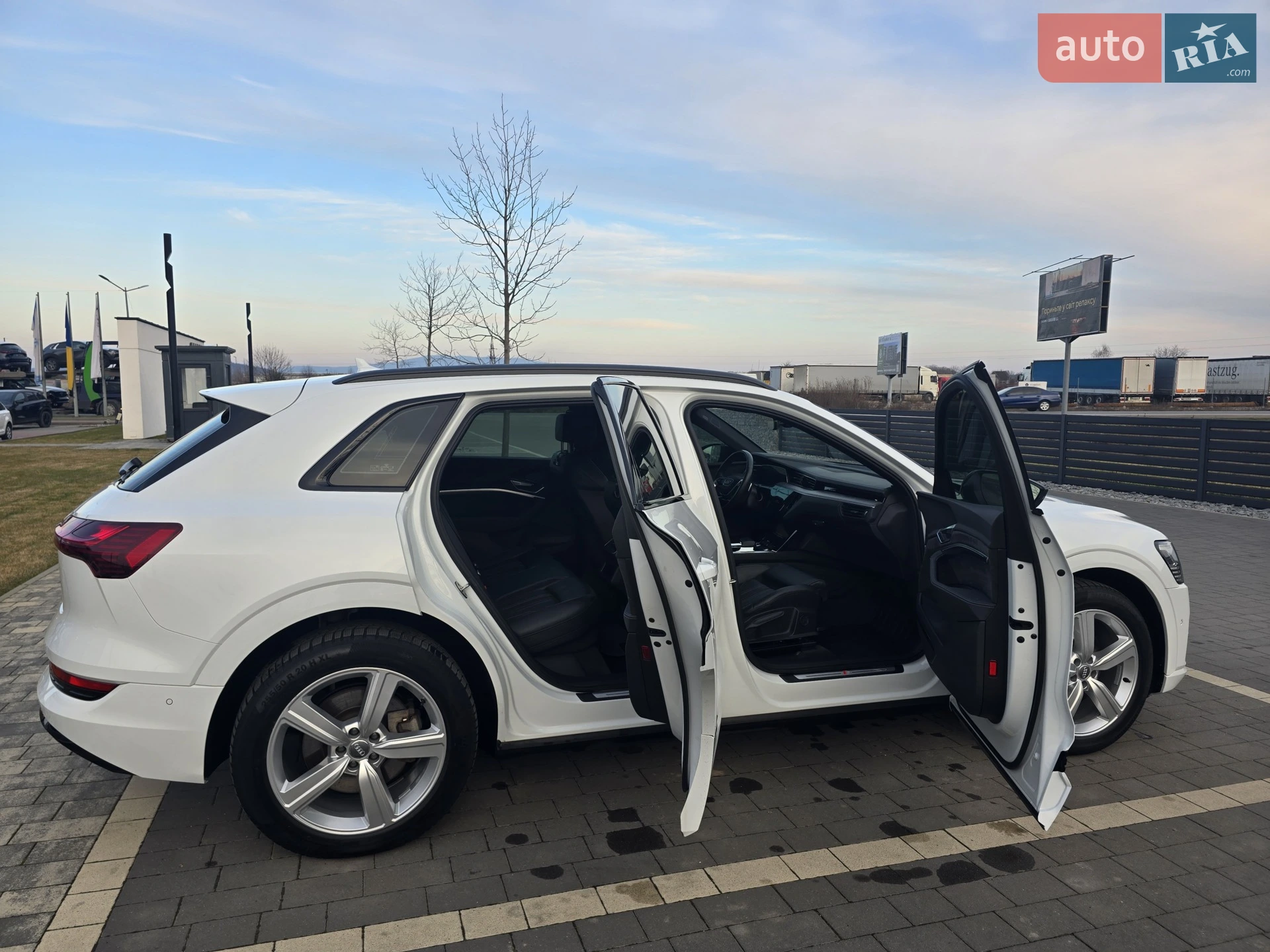 2020 Audi e-tron - мініатюра 13