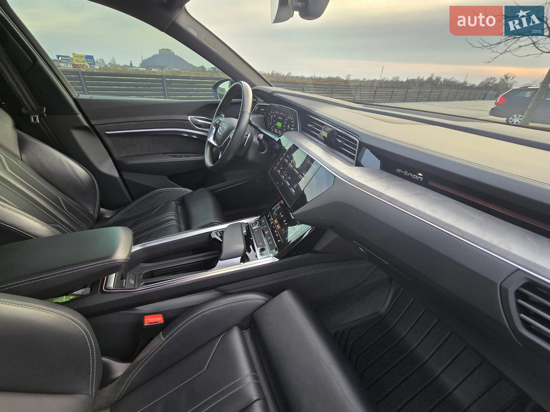 2020 Audi e-tron - мініатюра 27