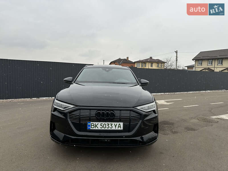 Внедорожник / Кроссовер Audi e-tron 2019 в Киеве