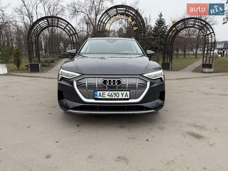 Позашляховик / Кросовер Audi e-tron 2019 в Дніпрі