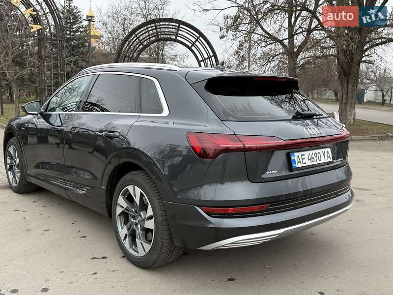 Позашляховик / Кросовер Audi e-tron 2019 в Дніпрі