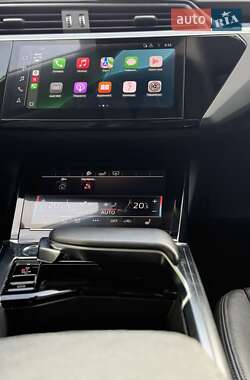 Внедорожник / Кроссовер Audi e-tron 2019 в 