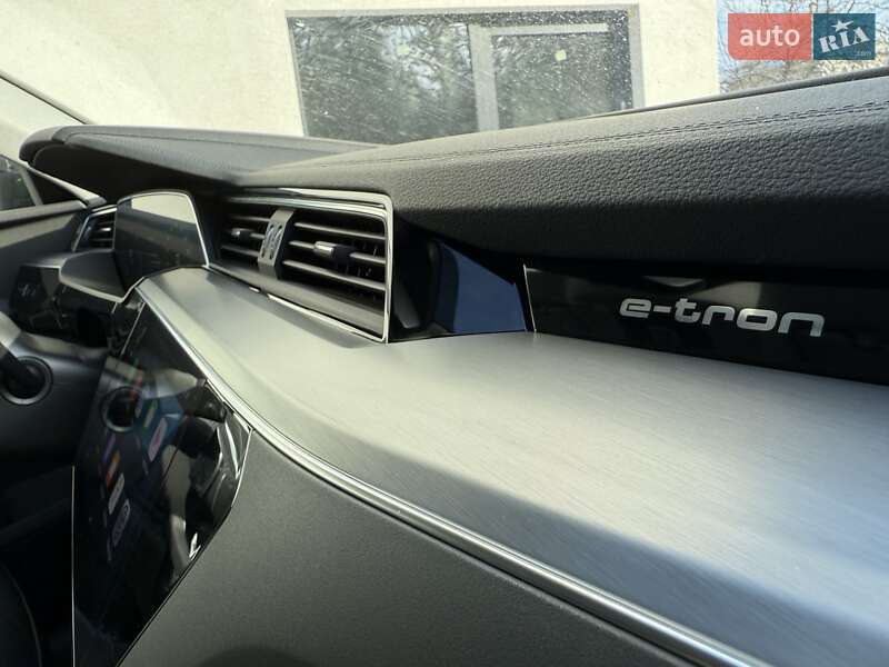 Позашляховик / Кросовер Audi e-tron 2019 в Дніпрі