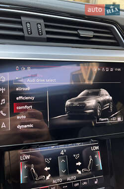Позашляховик / Кросовер Audi e-tron 2021 в 