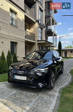 Позашляховик / Кросовер Audi e-tron 2021 в 