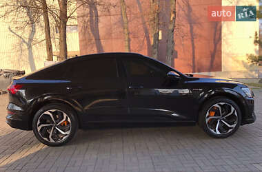 Внедорожник / Кроссовер Audi e-tron 2021 в 