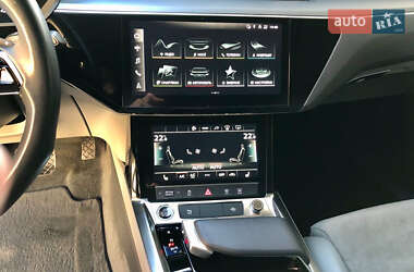 Внедорожник / Кроссовер Audi e-tron 2021 в 