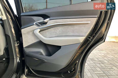 Внедорожник / Кроссовер Audi e-tron 2021 в 