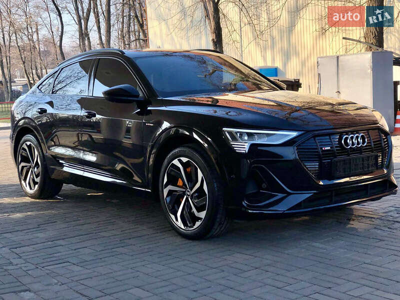 Внедорожник / Кроссовер Audi e-tron 2021 в 