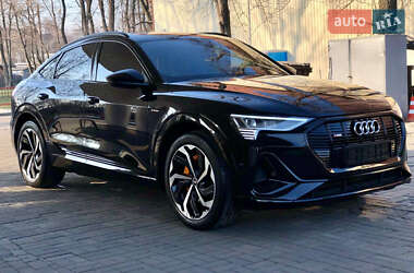 Внедорожник / Кроссовер Audi e-tron 2021 в 