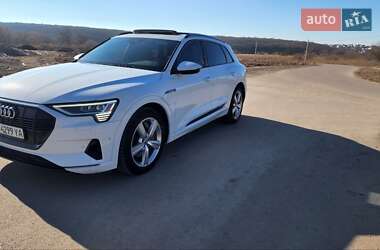 Внедорожник / Кроссовер Audi e-tron 2019 в 