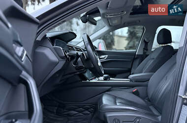 Внедорожник / Кроссовер Audi e-tron 2020 в 