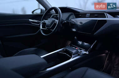 Внедорожник / Кроссовер Audi e-tron 2020 в 