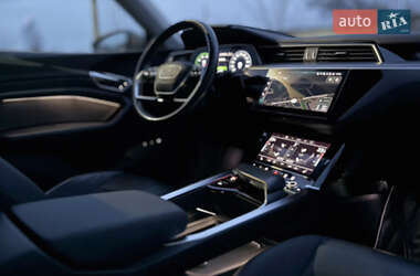 Внедорожник / Кроссовер Audi e-tron 2020 в 