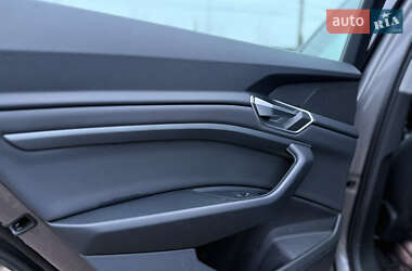 Внедорожник / Кроссовер Audi e-tron 2020 в 