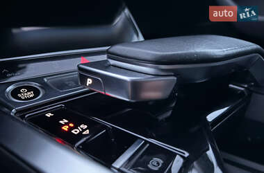 Внедорожник / Кроссовер Audi e-tron 2020 в 