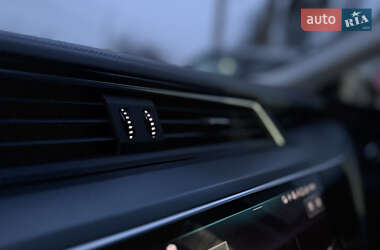 Внедорожник / Кроссовер Audi e-tron 2020 в 