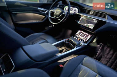 Внедорожник / Кроссовер Audi e-tron 2020 в 