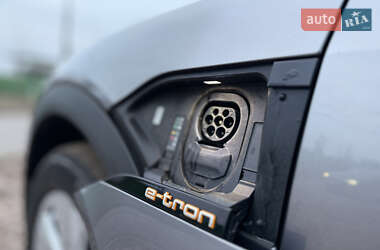 Внедорожник / Кроссовер Audi e-tron 2020 в 