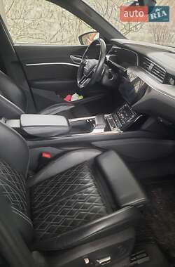 Внедорожник / Кроссовер Audi e-tron 2021 в 