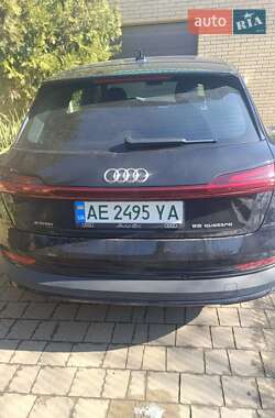 Внедорожник / Кроссовер Audi e-tron 2019 в 