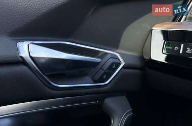 Внедорожник / Кроссовер Audi e-tron 2019 в 