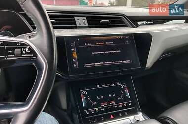 Внедорожник / Кроссовер Audi e-tron 2019 в 